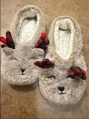 Fuzzy Reindeer Slippers, S